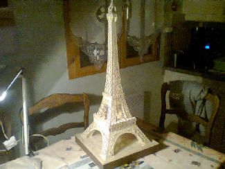 la tour Eiffel réalisée en allumettes